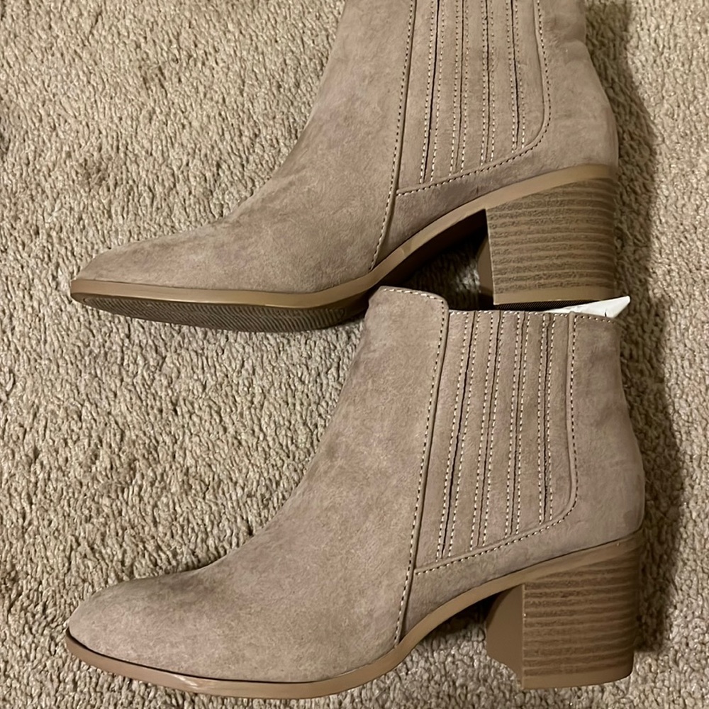 Lulus Shasta Taupe Suede Ankle Booties size 7.5 brand new!